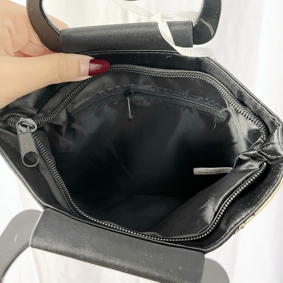 Asian inspired Black and Ivory silken bag with embroidered flower pattern - Picture 6 of 6